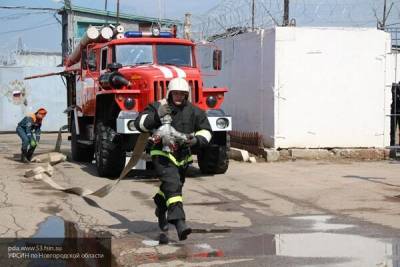 Сотрудники МЧС спасли мужчину из горящей квартиры в Усть-Камчатске