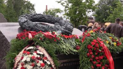 Открытие мемориала погибшим в Баренцевом море подводникам в Петербурге — видео