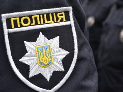 На Борщаговке в Киеве полиция остановила Skoda: у пассажира обнаружены наркотики