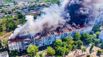 В Новой Каховке произошел масштабный пожар на крыше дома – ВИДЕО