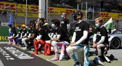 Часть гонщиков Формулы-1 отказалась встать на колено в знак борьбы с расизмом (фото)