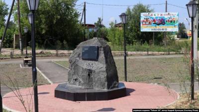 Неизвестные облили черной краской памятник жертвам политических репрессий в Тайшете
