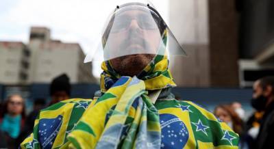 Хотят самоизоляции: в Бразилии прошли массовые протесты из-за COVID-19