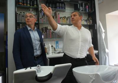 Столичные власти разработали меры поддержки салонов красоты и парикмахерских