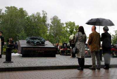 В Петербурге открыли памятник погибшим в Баренцевом море офицерам-подводникам