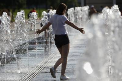 Вильфанд предупредил об аномальной жаре в некоторых регионах России