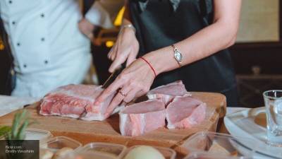 Диетологи предупредили пожилых россиян об опасности красного мяса