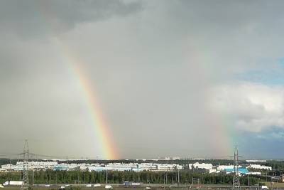 Петербуржцы делятся в соцсетях фотографиями двойной радуги