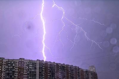 Россиянам предрекли опасные погодные явления
