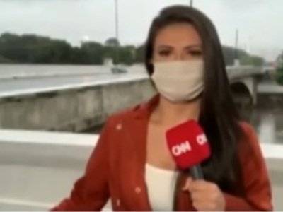 Бездомный мужчина ограбил репортера CNN в Бразилии, угрожая ей ножом, в прямом эфире