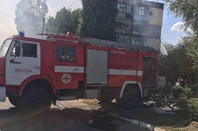 Пожарные потушили горящую многоэтажку в Новой Каховке