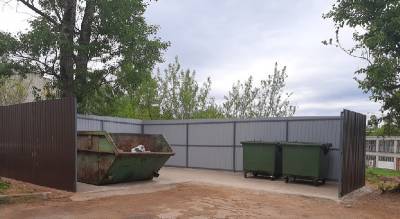 В смоленском райцентре отремонтировали мусорные площадки