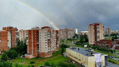 Петербуржцы выкладывают фото двойной радуги после дождя