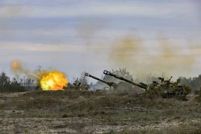 Украинская армия ночью начала обстрел ДНР из артиллерии