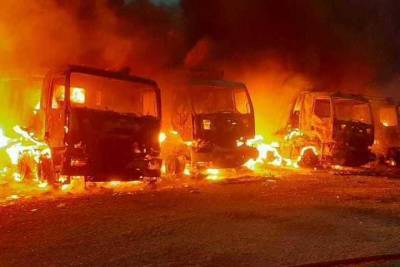 Семь грузовиков сгорели в Ленобласти при ночном пожаре