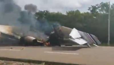 В Мексике самолет с тонной кокаина упал на шоссе