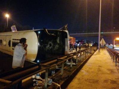 В Турции перевернулся пассажирский автобус: количество пострадавших еще не определили