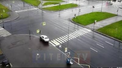 Утренний дрифт на проезжей части в Приморском районе попал на видео