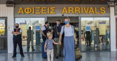 Украинские туристы уже вторую ночь провели в изоляторе в Греции - tsn.ua - Греция