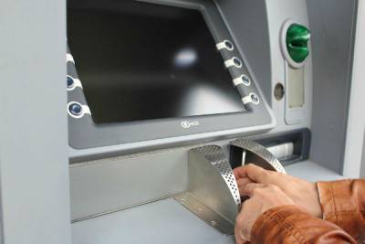 В Петербурге мужчина взорвал банкомат, но ушел без денег
