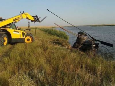 В РФ в водоем упал частный вертолет: один человек погиб, один получил травмы