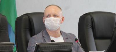 Депутат Петросовета попросил ужесточить контроль за больными с легкой формой COVID-19, нарушающими самоизоляцию