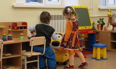 Малообеспеченные российские семьи предложили освободить от платы за детский сад