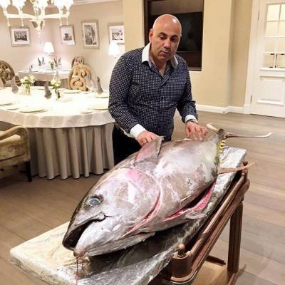 Иосиф Пригожин рассердил подписчиков в Instagram крупной рыбой на столе