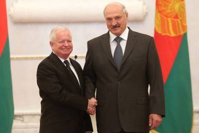 Президент Белоруссии вручил государственный орден послу Словакии