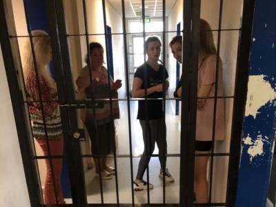 В Афинах задержали 17 украинцев: туристов разместили в изоляторе