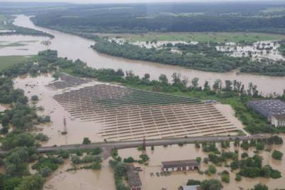 В ГСЧС рассказали, сколько населенных пунктов на западе до сих затоплены