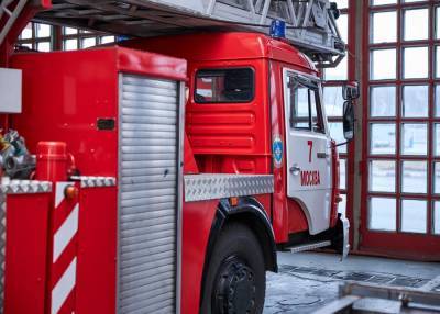 Компрессор горит на территории Раменского электротехнического завода "Энергия"