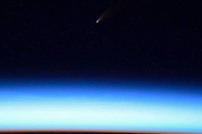 С борта МКС сфотографировали самую яркую за 7 лет комету