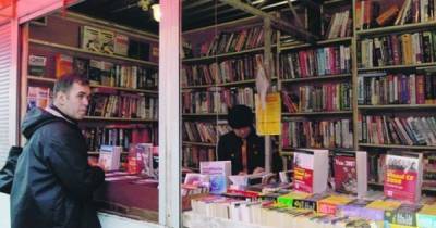 В Киеве закрывают книжный рынок "Петровка", предприниматели протестуют