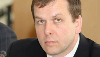 Вологодского экс-депутата Доможирова задержали за видео, где он дважды голосует по поправкам к Конституции