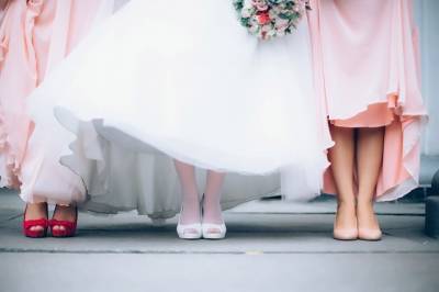 Невеста прогнала 14-летнюю сестру со свадьбы из-за большого бюста - Cursorinfo: главные новости Израиля