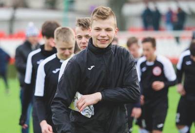 В 16-летнего российского футболиста на тренировке попала молния