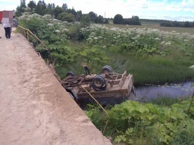 Водитель получил травмы, а пассажир погиб в упавшей в реку в Тверской области ГАЗели