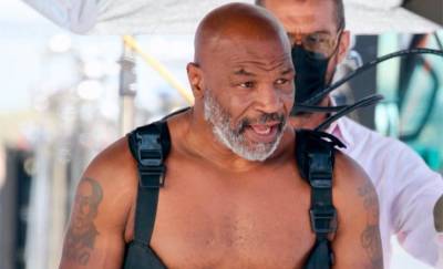 54-летний Тайсон оголил торс на пляже и поразил фанатов — фото