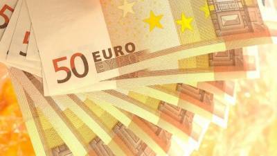 Курс евро подскочил на Московской бирже выше 81 рубля впервые с начала мая