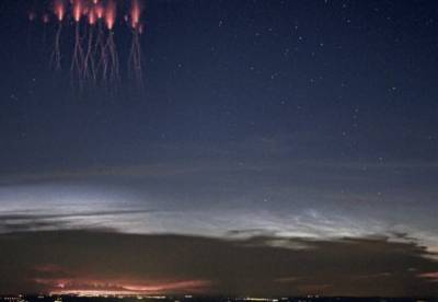 В NASA показали снимок редкой молнии (фото)