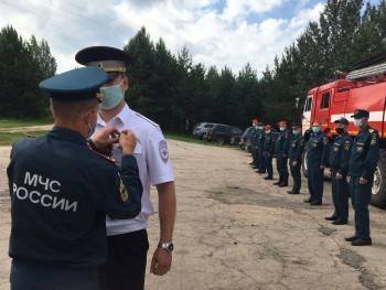 Старшего инспектора ДПС Егора Першина из Устюжны наградили за спасение ребенка