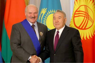 Лукашенко позвонил Назарбаеву и пригласил его в Минск