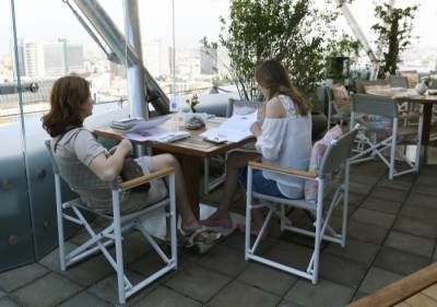 Открытие летних кафе в Екатеринбурге снизило выручку заведений, работающих навынос