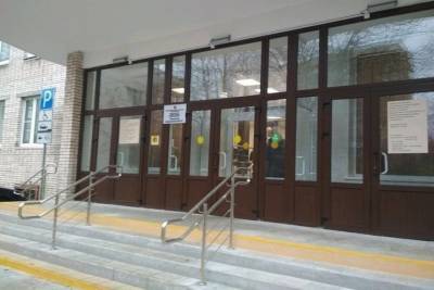 Поликлинику №56 Петербурга оштрафовали за нехватку средств защиты