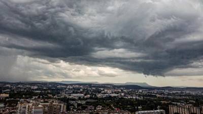 Штормовое предупреждение: сегодня в Крыму жара сменится бурей с градом