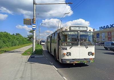 На Московском шоссе встали троллейбусы