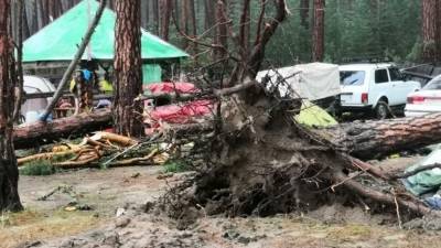 Число жертв мощного урагана увеличилось в Красноярском крае — видео