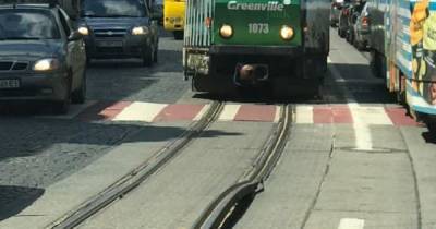 В центре Львова "стали на дыбы" трамвайные рельсы: появилось фото