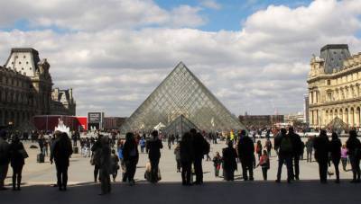 Парижский Лувр вновь открыт для посетителей